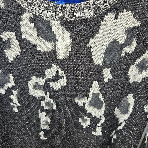 Apt. 9 Womens XS Long Sleeve Black & White Leopard Print Sweater - Picture 4 of 7